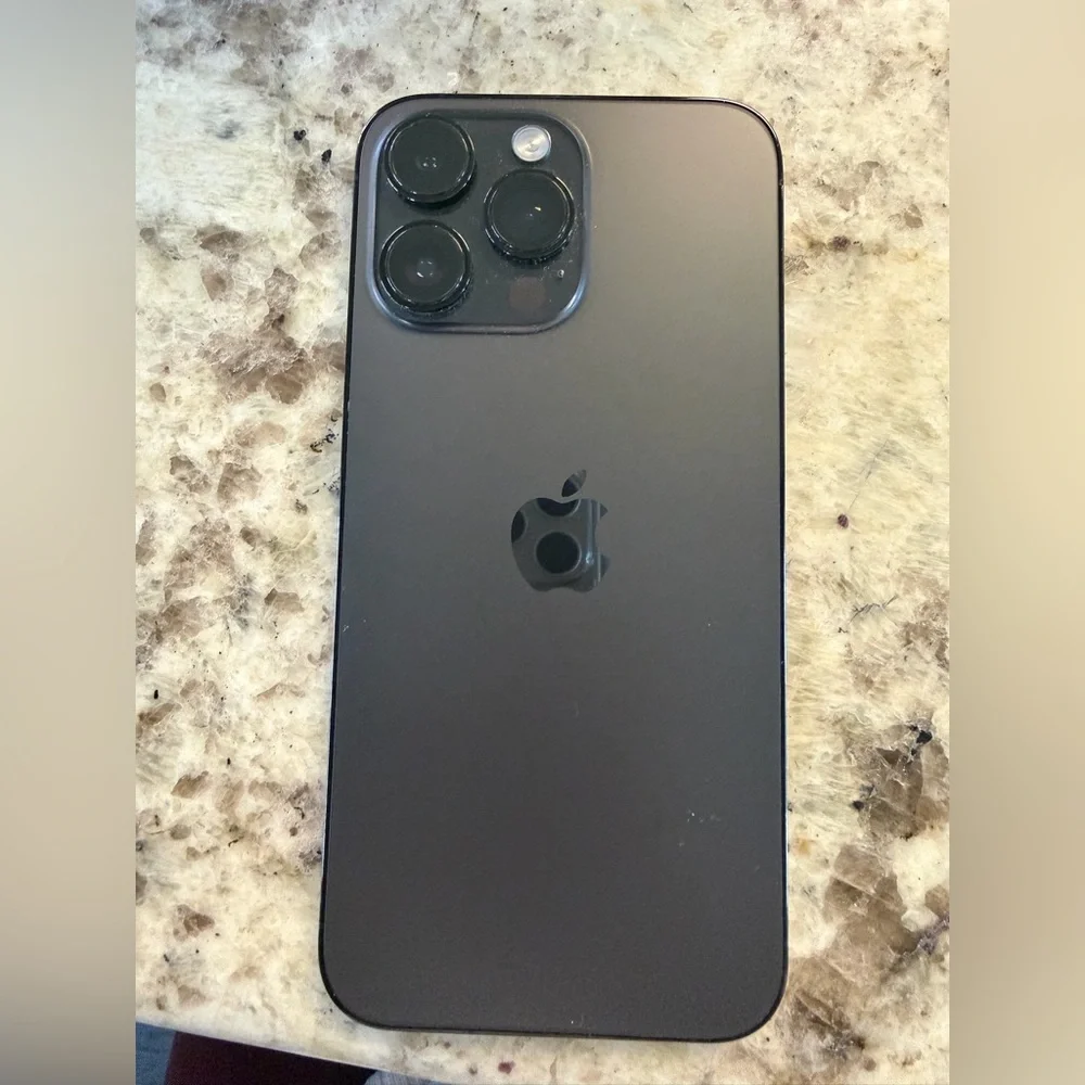 IPhone 14 pro Max 512 GB looks brand new